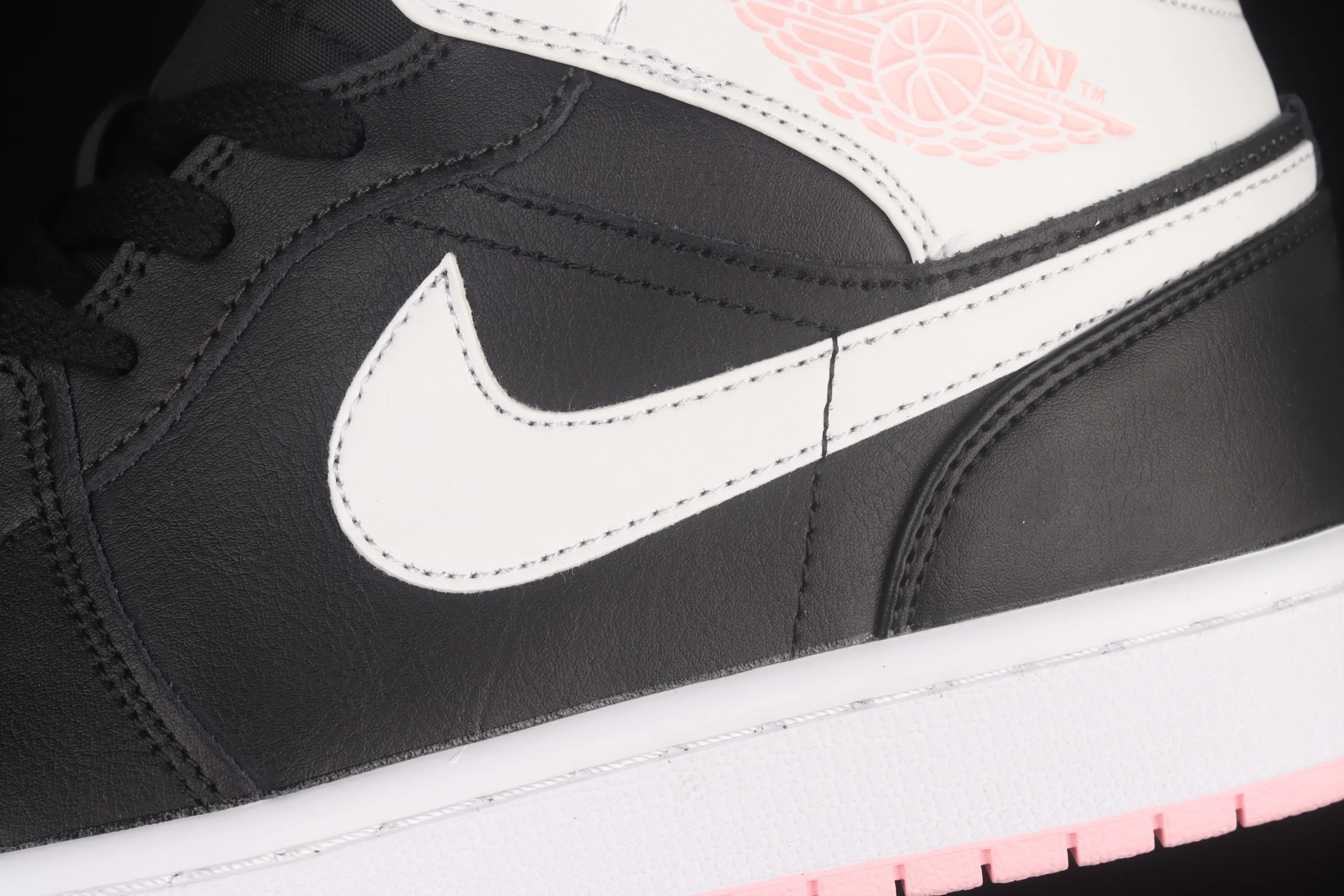 All categories Air Jordan Jordan series basketball shoes Air Jordan 1 Mid Air Jordan 1 Mid AJ1 Joe 1 black and white mid-top basketball shoes 555112-061